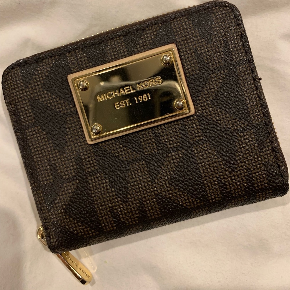 Michael Kors Crossbody purse and wallet - Picture 2 of 8